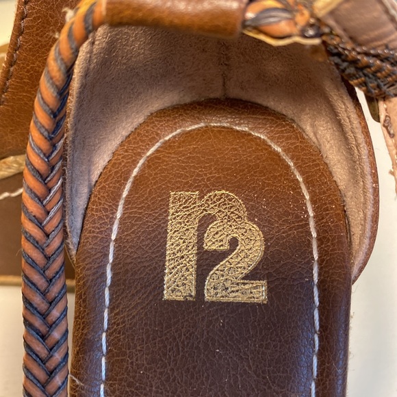 Wedge, criss cross straps. - Picture 5 of 6